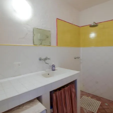 Art Gallery Flat דירה אמנטיאה