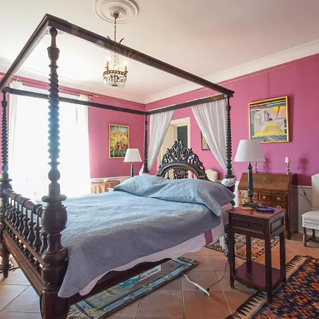 Art Gallery Flat דירה אמנטיאה